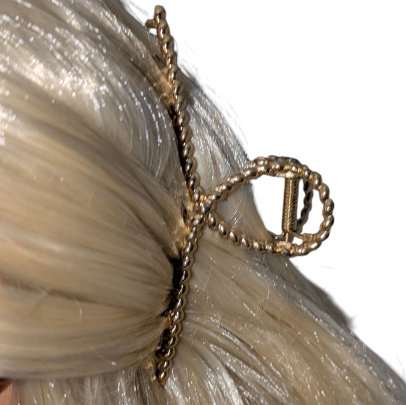 🍁 3/$15 Twisted Metal Loop Hair Clip - Picture 1 of 5